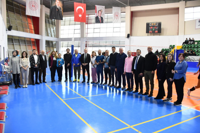 BALIKESİR İL SPOR MÜDÜRÜ’NDEN ÖĞRETMENLERE HEDİYE