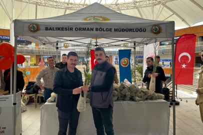BALIKESİR’DE KADINA YÖNELİK ŞİDDETE KARŞI FİDAN DAĞITILDI