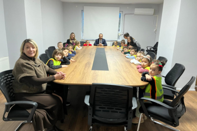 BANDIRMA’DA MİNİKLERDEN ÖĞRETMENLER GÜNÜ SÜRPRİZİ