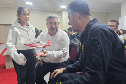 GENÇLER HÜRKUŞ TEST PİLOTU İLE BULUŞTU