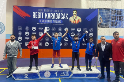 BALIKESİRLİ MİNİK GÜREŞÇİLERDEN ÖNEMLİ DERECELER