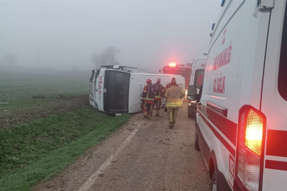 BANDIRMA’DA OKUL SERVİSİ KAZA YAPTI