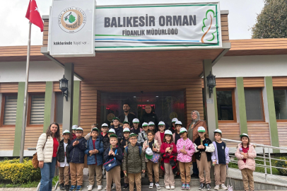 MİNİK ÖĞRENCİLER FİDAN DİKEREK GELECEĞE NEFES OLDU