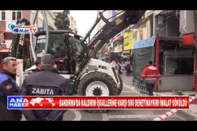 BANDIRMA’DA KALDIRIM İŞGALLERİNE KARŞI SIKI DENETİMAYKIRI İMALAT SÖKÜLDÜ