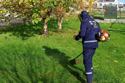 SUSURLUK’TA YEŞİL ALANLARDA BAKIM ÇALIŞMALARI SÜRÜYOR