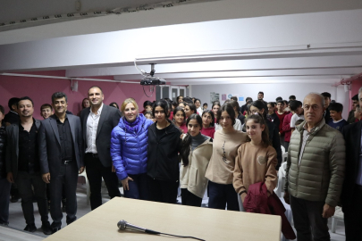 BANDIRMA’DA ÖĞRENCİLERE DEPREM BİLİNCİ AŞILAYAN SUNUM