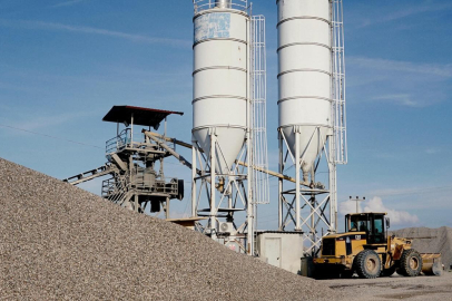 BİGADİÇ BELEDİYESİ’NİN BETON SANTRALİ PROJELERE HIZ KATIYOR
