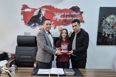 BANDIRMA ORTAOKULU ÖĞRENCİSİNDEN ŞİİR YARIŞMASINDA ÜÇÜNCÜLÜK