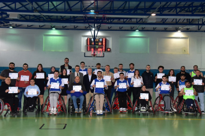 BAÜN KADIN VOLEYBOL TAKIMI ÜNİLİG’DE BİRİNCİLİK KUPASINI KAZANDI