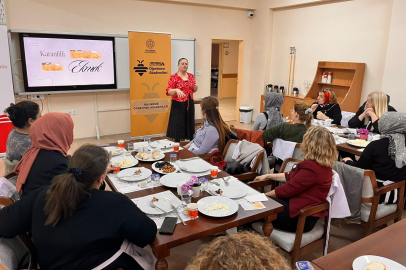 GASTRONOMİ AKADEMİSİ’NDE KARANFİLLİ BAYRAM EKMEĞİ ETKİNLİĞİ