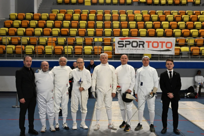 BALIKESİRLİ ESKRİMCİLER TÜRKİYE KUPASI’NDAN MADALYALARLA DÖNDÜ