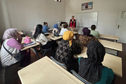 EDREMİT’TE AİLE VE İNTERNET EĞİTİMİ VATANDAŞLARA ANLATILDI