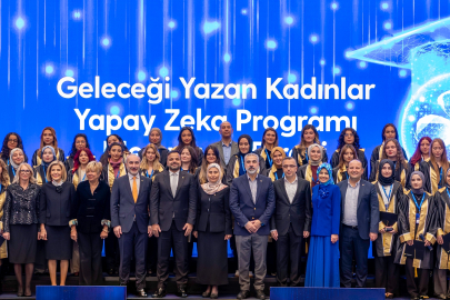Turkcell’in ‘Geleceği Yazan Kadınlar Yapay Zekâ Projesi’ Mezunlarını Verdi