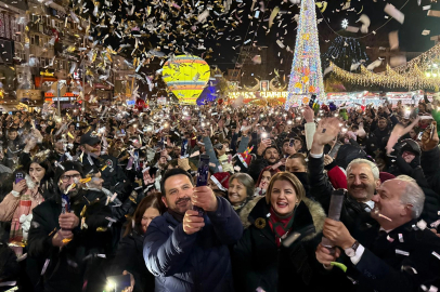 İzmitliler 2026’ya Belsa Meydanı'nda ‘merhaba’ dedi