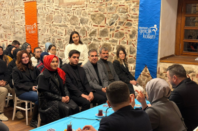 BALIKESİR’DE TARİHÎ MEKÂNDA AK GENÇLİK SÖYLEŞİSİ