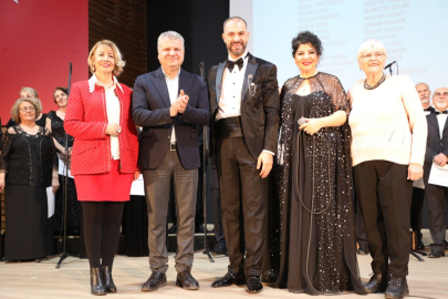 EDREMİT’TE TÜRK SANAT MÜZİĞİ KONSERİ BÜYÜK İLGİ GÖRDÜ