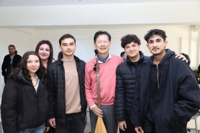 JAPON SANATÇI İMAMURA KEPSUT’TA TÜRKÜLERLE KARŞILANDI