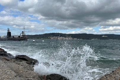 ÇANAKKALE’DE LODOS FIRTINASI HAYATI OLUMSUZ ETKİLEDİ