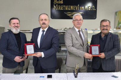 ERDEK’TE MUHTARLARA TEŞEKKÜR PLAKETİ