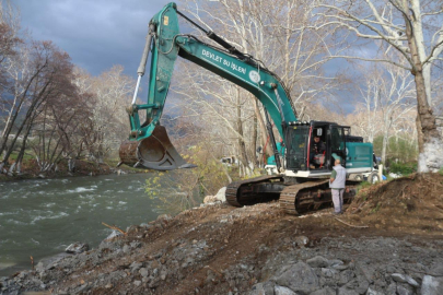 EDREMİT YAŞAR OKYAR KÖPRÜSÜ’NDE ONARIM ÇALIŞMALARI BAŞLADI