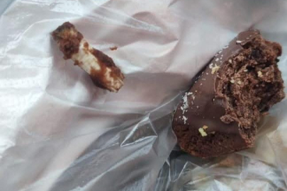 KURABİYENİN İÇİNDEN SİGARA İZMARİTİ ÇIKTI