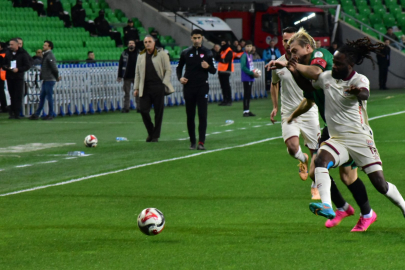 BANDIRMASPOR ZORLU DEPLASMANDAN 1 PUANLA DÖNDÜ