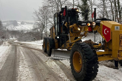 GÖNEN ÇOBAN HAMİDİYE–KOCAPINAR HATTINDA YOĞUN KAR MESAİSİ