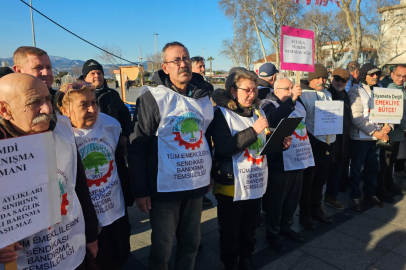 TÜM EMEKLİLERİN SENDİKASI BANDIRMA’DA SES YÜKSELTTİ