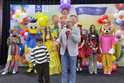 MİNİKLER BANDIRMA’DA YARIYIL ŞENLİĞİ İLE EĞLENDİ