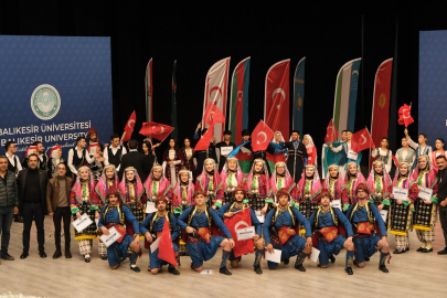 TÜRK DÜNYASININ RENKLERİ BAÜN SAHNESİNDE BULUŞTU