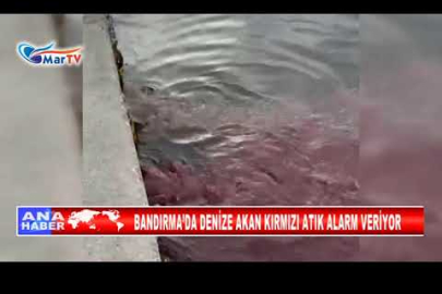 BANDIRMA’DA DENİZE AKAN KIRMIZI ATIK ALARM VERİYOR