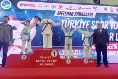 BANDIRMALI KARATECİLER TÜRKİYE FİNALLERİNDEN DERECEYLE DÖNDÜ