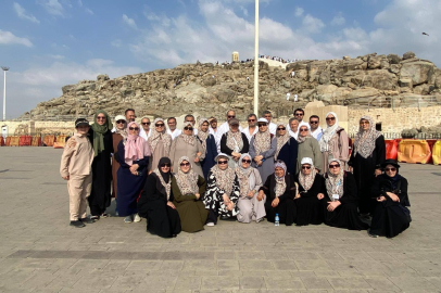 BANDIRMA’DAN KUTSAL TOPRAKLARA UMRE YOLCULUĞU SÜRÜYOR