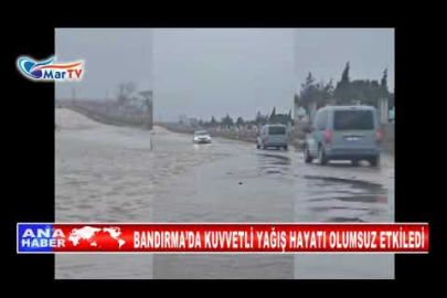 BANDIRMA’DA KUVVETLİ YAĞIŞ HAYATI OLUMSUZ ETKİLEDİ