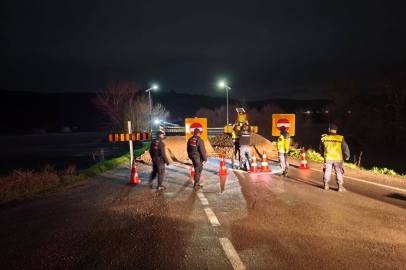 SUSURLUK’TA KÖPRÜ YOĞUN YAĞIŞ NEDENİYLE ULAŞIMA KAPATILDI