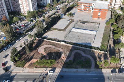 İzmir'de betonun arasından orman çıktı