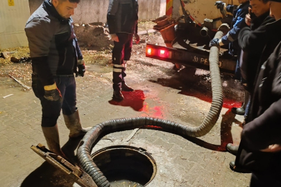 MANYAS’TA SU BASKINI SONRASI TAHLİYE ÇALIŞMALARI