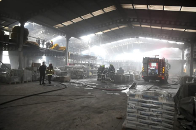 KEPSUT CADDESİ’NDE AÇIK ALAN YANGINI KONTROL ALTINA ALINDI