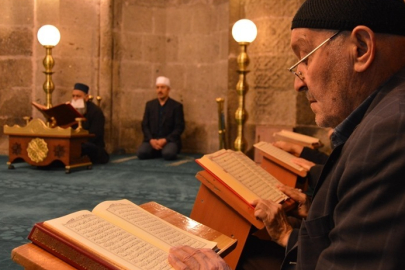 MARMARA TV’DE GELENEKSEL HATM-İ ŞERİF YAYINI BAŞLIYOR