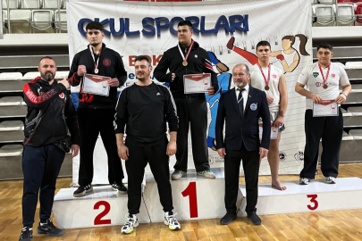 BANDIRMALI SPORCULARDAN KİCK BOKSTA MADALYA YAĞMURU