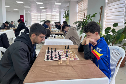 GÖNEN’DE SATRANÇ TURNUVASI HEYECANI SÜRÜYOR