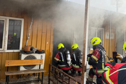 BANDIRMA’DA KÜÇÜK SANAYİ SİTESİNDE KONTEYNER YANGINI
