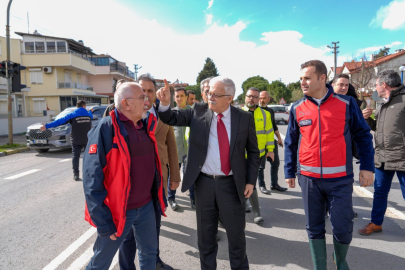 BURHANİYE’DE YAĞIŞ SONRASI YOL GÖÇÜKLERİ YERİNDE İNCELENDİ