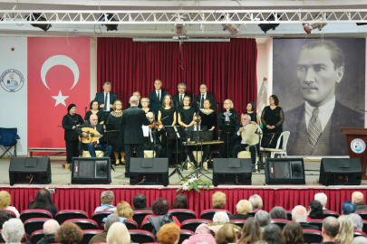 BURHANİYE’DE TÜRK SANAT MÜZİĞİ GECESİ SANATSEVERLERİ BULUŞTURDU