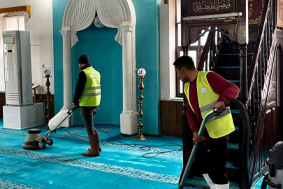 BURHANİYE’DE RAMAZAN AYI İÇİN CAMİLER TİTİZLİKLE TEMİZLENDİ