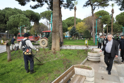 EDREMİT’TE PARKLARDA BAKIM SEFERBERLİĞİ