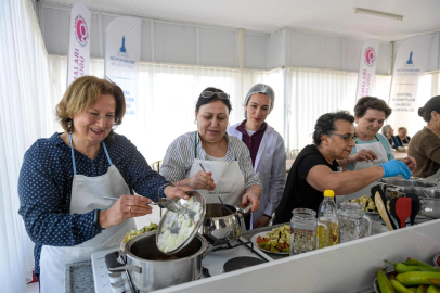 İzmir'de Mahalle Mutfağı açıldı