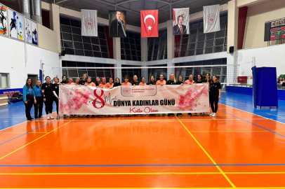 8 MART COŞKUSU PARKEDE: EVİNİN SULTANLARI SAHADA…