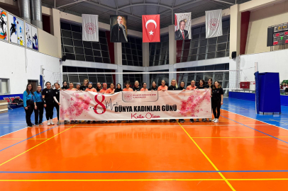 BALIKESİR’DE KADINLAR GÜNÜ’NE ÖZEL VOLEYBOL TURNUVASI