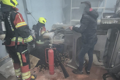 BANDIRMA’DA KURU YEMİŞ İŞ YERİNDE YANGIN PANİĞİ